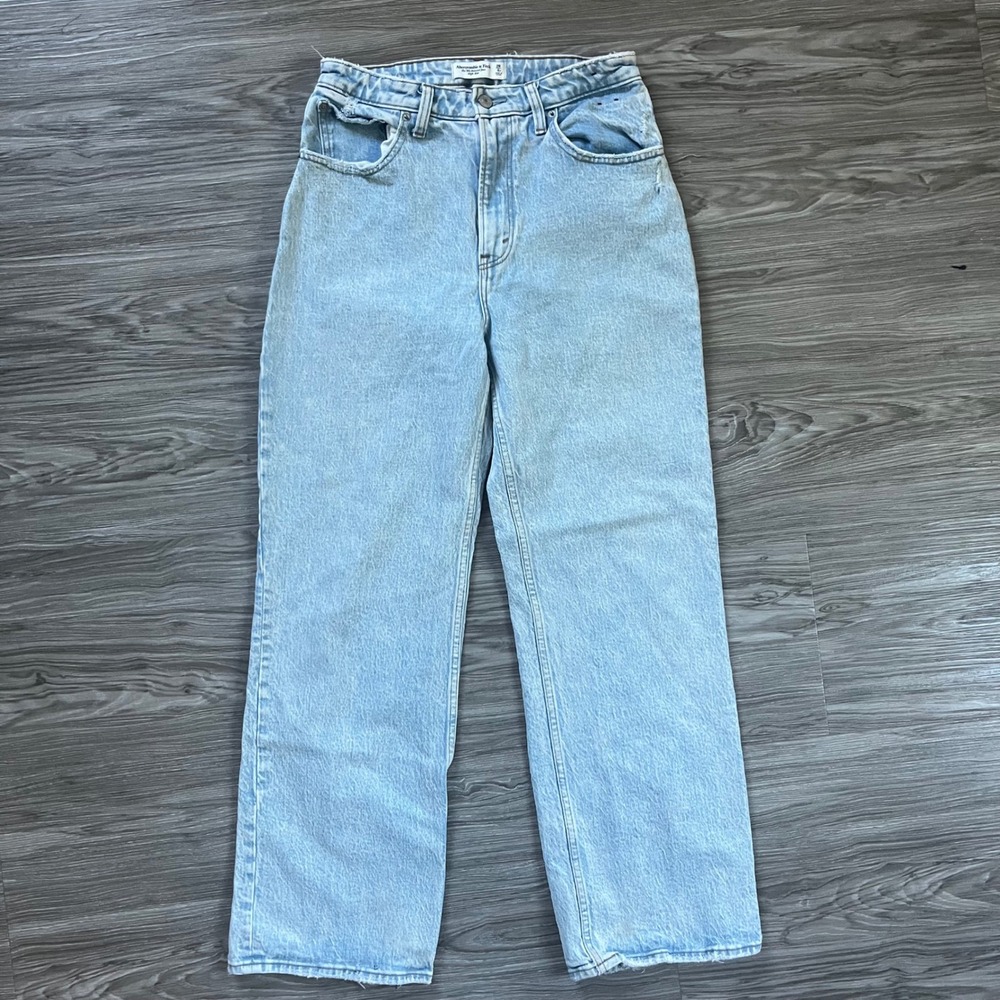 Abercrombie & Fitch Curve Love The 90s Relaxed Jean High Rise Light Wash 28/6R